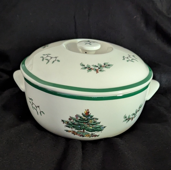 Spode 2.25 Qt Round Covered Casserole – Christmas Tree - Picture 8 of 14